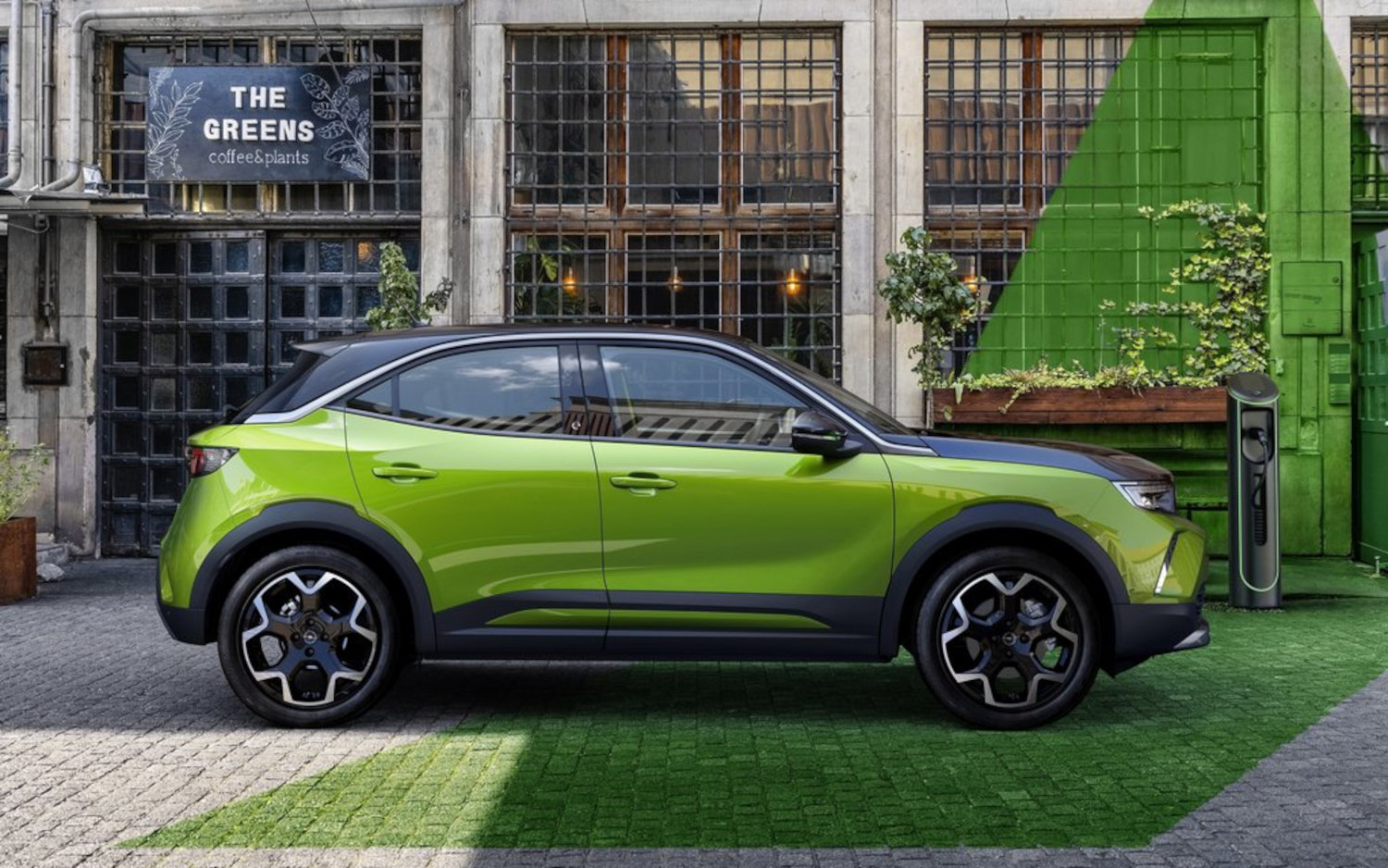  Foto zu Comparison - Opel Mokka-e ULTIMATE 2021 - vs - Toyota Compact Cruiser 